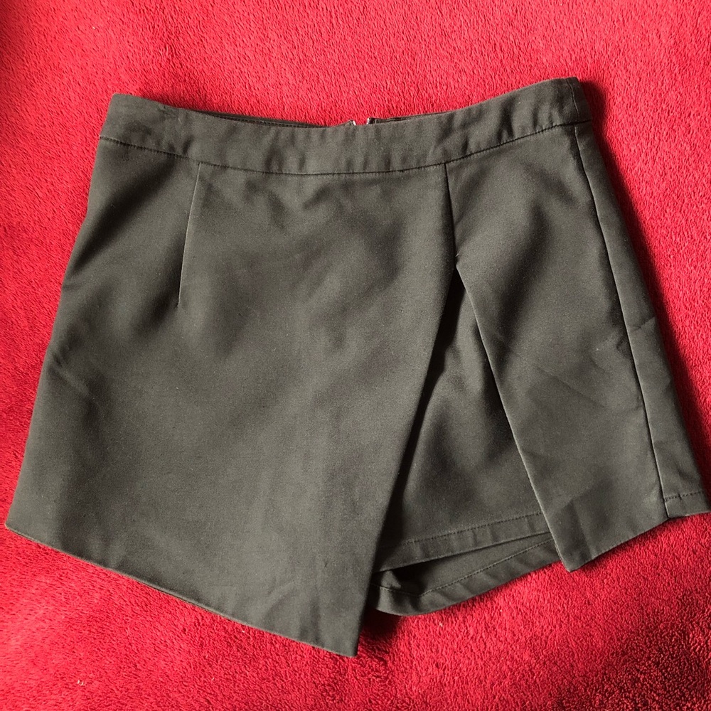 Black skort